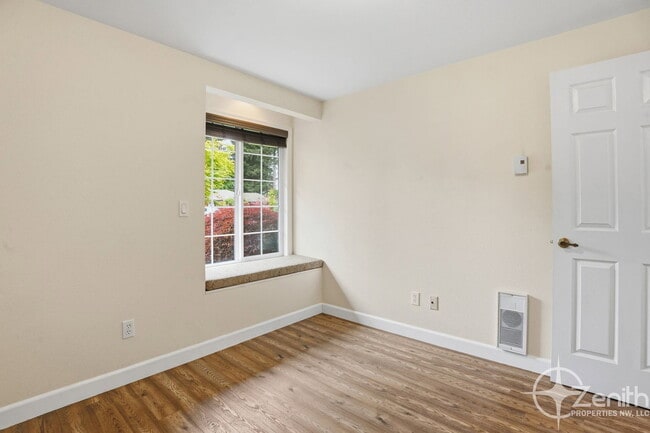 Building Photo - 13902 NE Piper Rd
