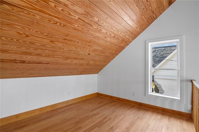 Building Photo - 1008 Courtenay Dr NE