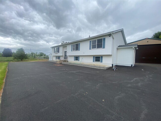 Building Photo - 286 Cricket Hill Rd