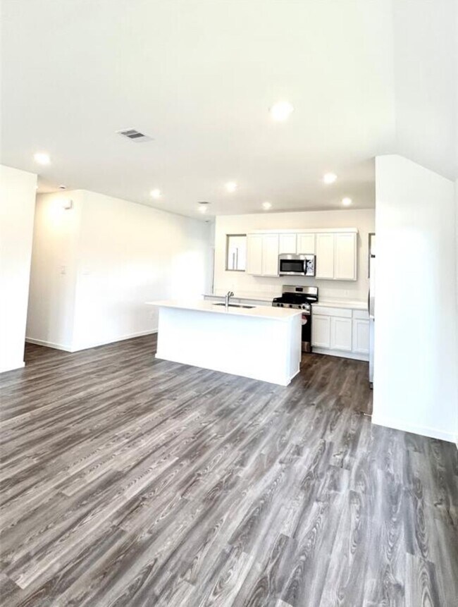 Building Photo - 22445 Mountain Pne Dr