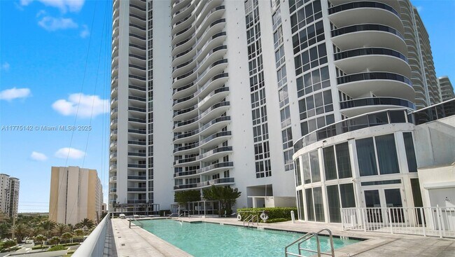 Building Photo - 16001 Collins Ave