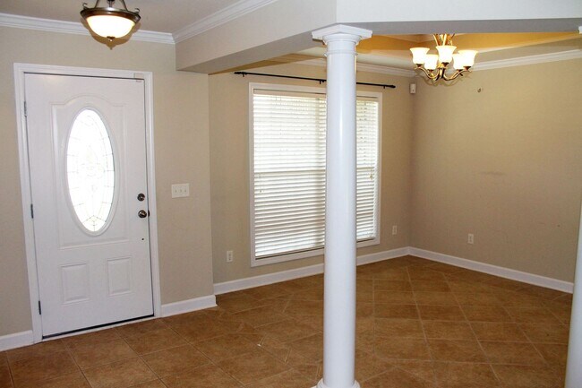 Building Photo - 113 Stonehedge Dr