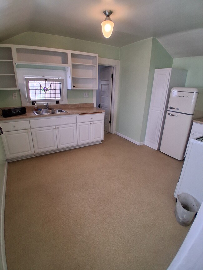 Building Photo - 1423 Cabrillo Ave