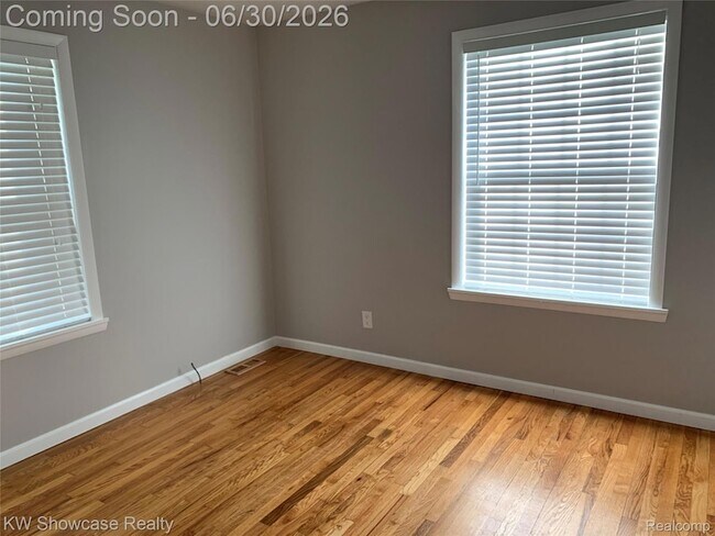 Building Photo - 2050 Wycliffe Ave
