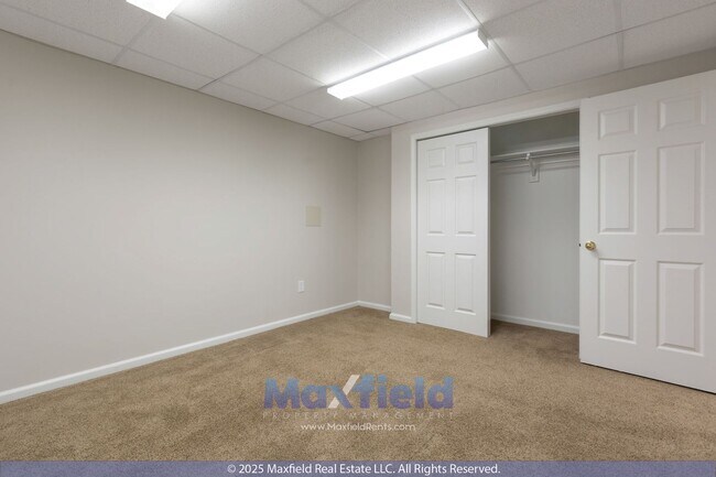 Building Photo - Beautiful 6BD, 3.5BTH, 3GAR Home in Cranberry Hills