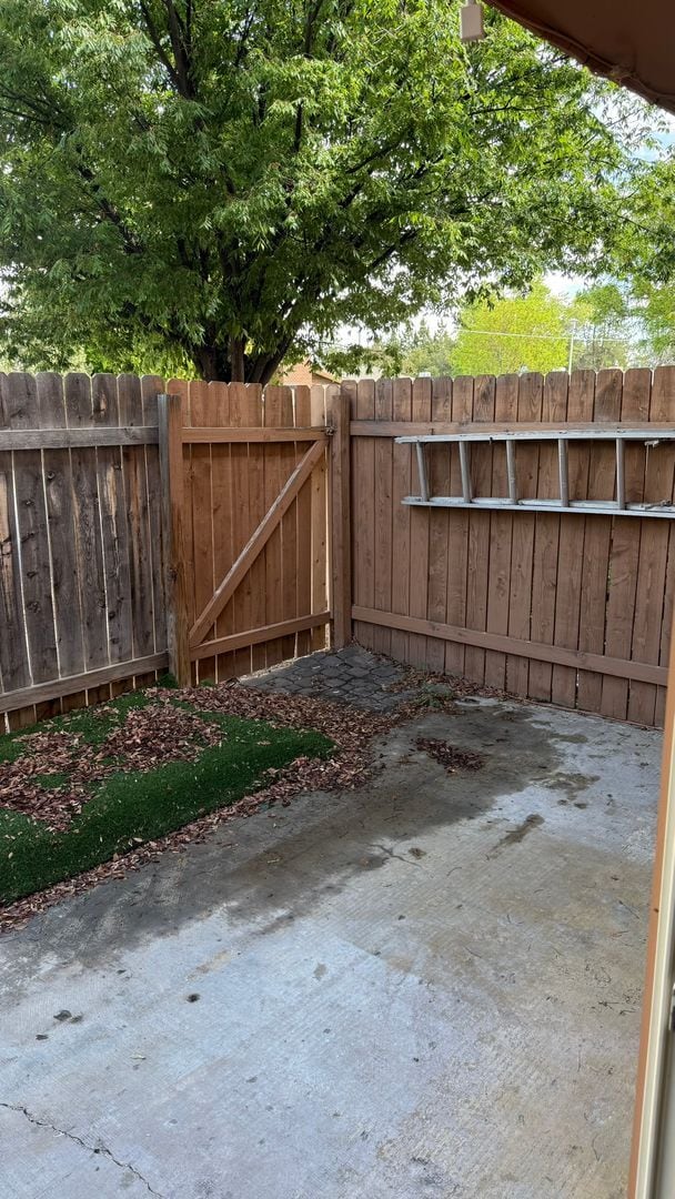 Building Photo - 3 Bed 2 1/4 Bath Townhome