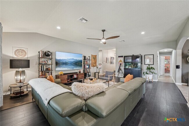 Building Photo - 3303 Vineyard Trail