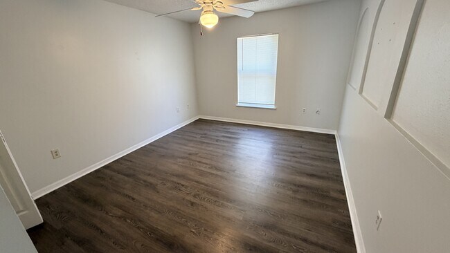 Building Photo - 5002 Strada Dr