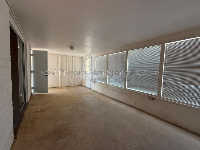 Building Photo - 12076 N Pebble Beach Dr