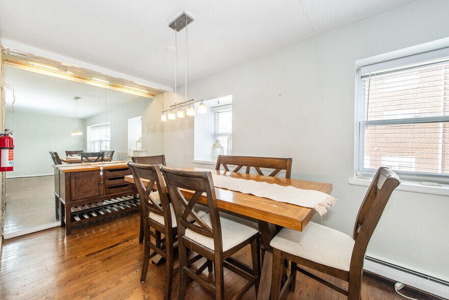 Building Photo - 25 River Rd