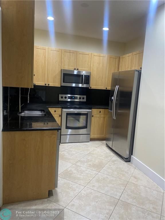 Building Photo - 10478 Lake Vista Cir