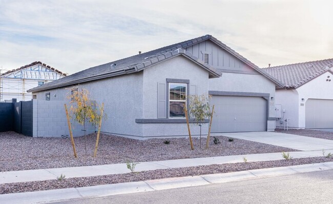 Building Photo - Corner Home 3 bedroom 2 bath!