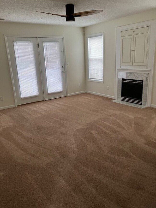 Building Photo - 705-D