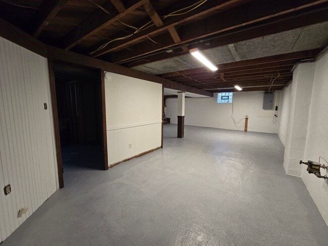 Building Photo - 2 Bedroom Home - Plum School District - Available February!