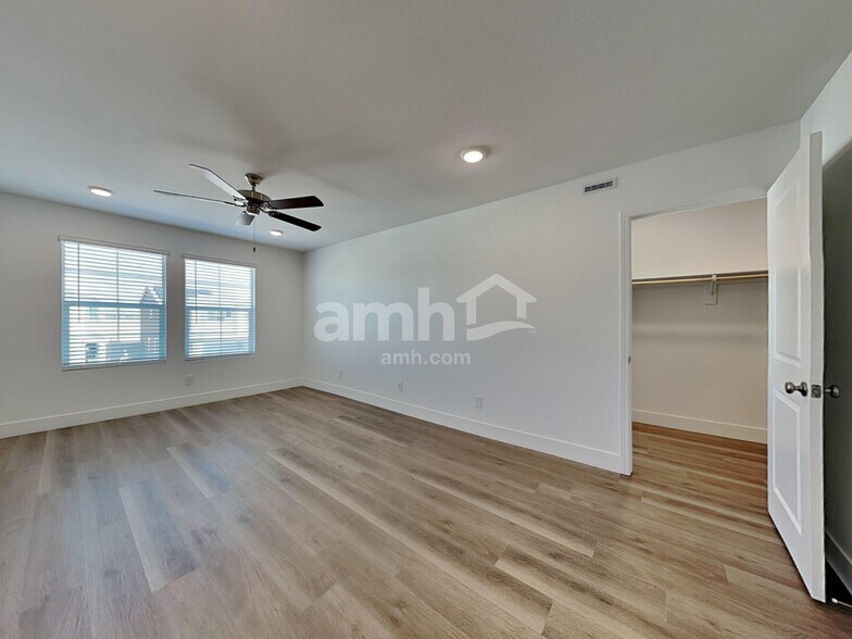 Building Photo - 8373 Buckskin Clf Ave