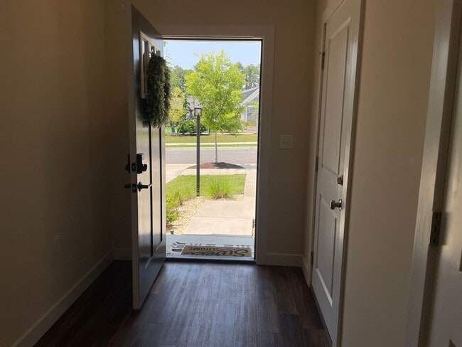 Building Photo - Heron | 3 Bed 2.5 Bath | Garage | 1800 sf | $2726-$2999 | 8, 9, 10, 12, 14, and 15 month lease terms