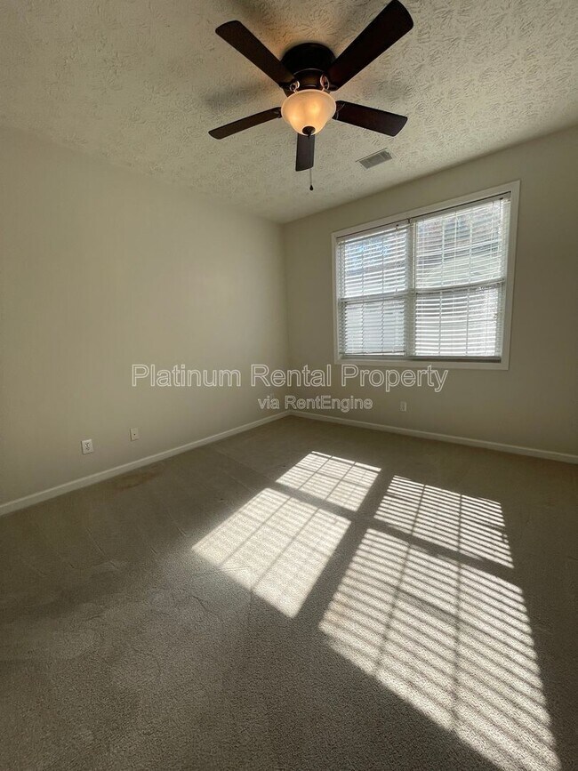 Building Photo - 301 Harmony Ct