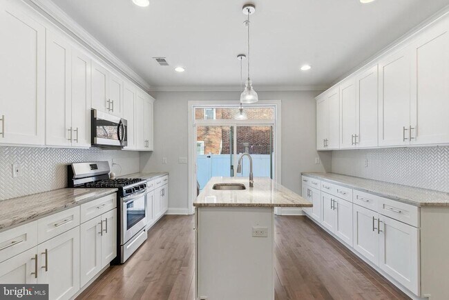 Building Photo - 1752 N 27th St