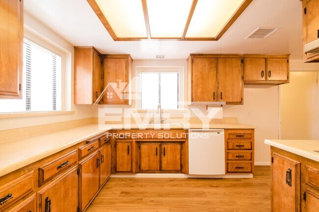 Building Photo - 4743 Levelside Ave