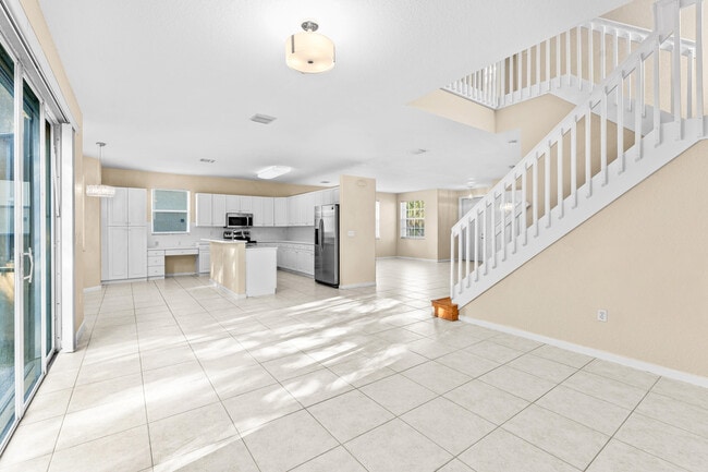 Building Photo - 255 Saratoga Blvd E