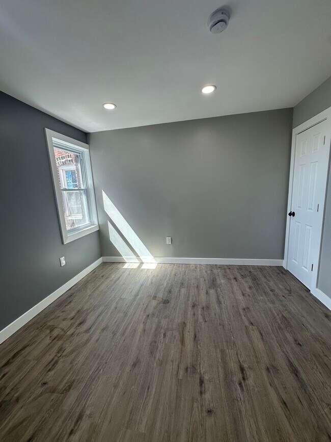 Building Photo - Newly renovated 3 bed/1 bath