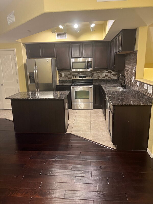 Building Photo - 900 S 94th St