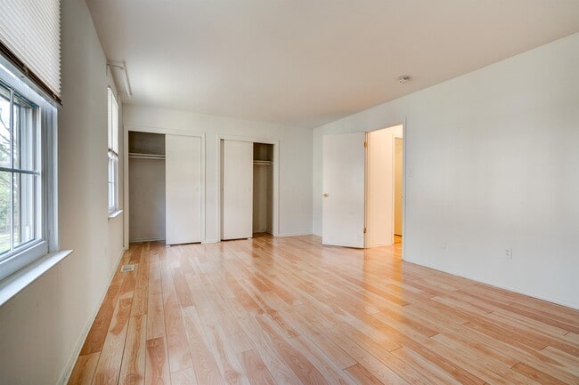 Building Photo - 811 Kings Croft Dr