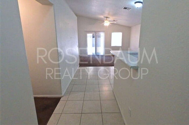 Primary Photo - Gorgeous 3-bedrooms, 2-baths home located ...