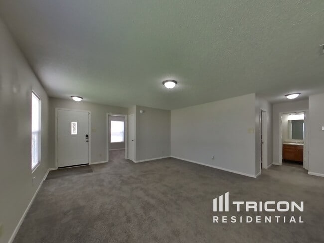Building Photo - 2604 Woodfield Blvd
