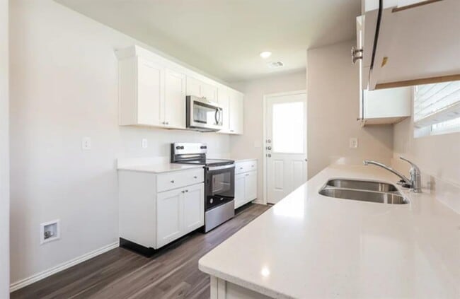 Building Photo - 1810 Crimson Lake Blvd