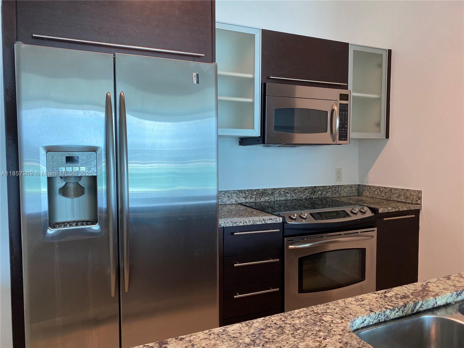 Building Photo - 950 Brickell Bay Dr