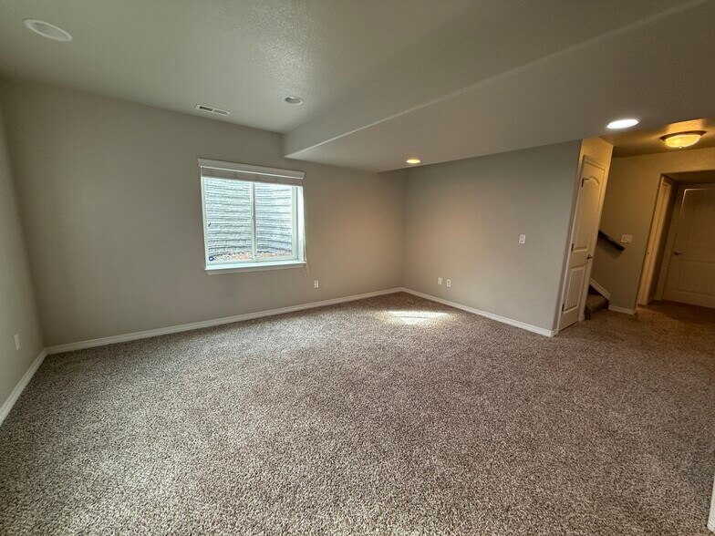 Building Photo - 6743 Phantom Way