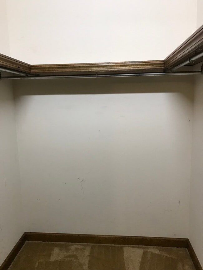 Building Photo - Prime location!  Award winning Oak Ridge Schools