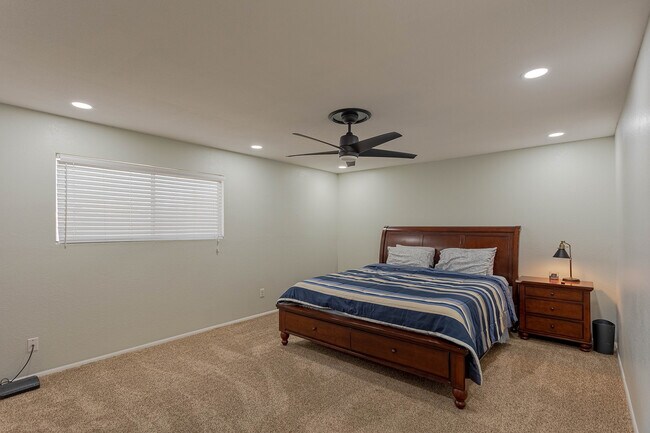 Building Photo - 1815 Palo Verde Blvd S