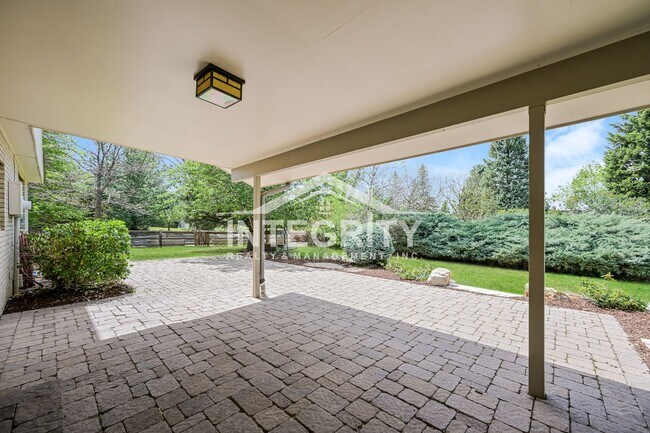 Building Photo - 5051 W Portland Dr