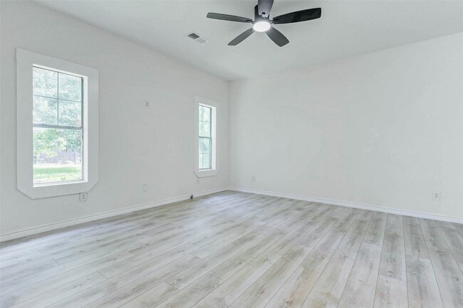 Building Photo - 10910 Maple Leaf St