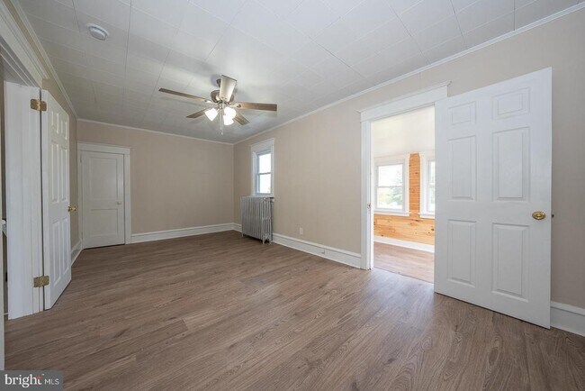 Building Photo - 1075 S County Line Rd