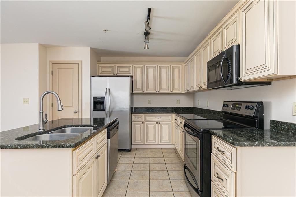 Building Photo - 804 Madison Ln S E