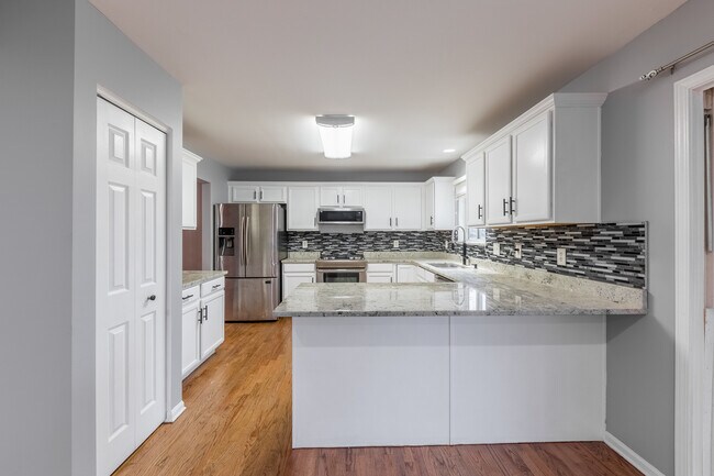 Building Photo - 438 Rachel Cir