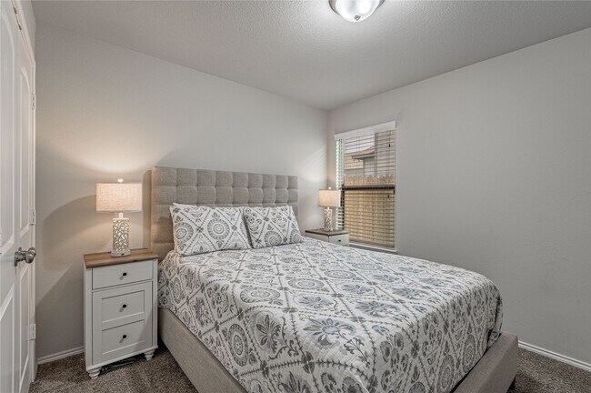 Building Photo - 133 Bates Ct