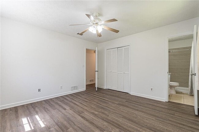 Building Photo - 926 Live Oak Ct