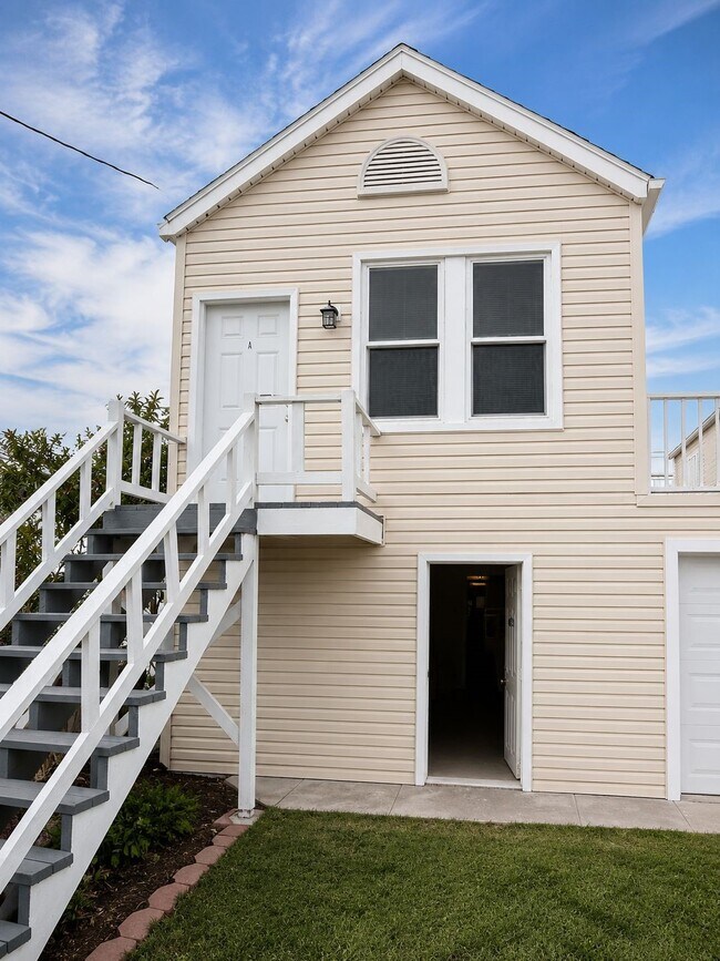 Building Photo - 4114 Avenue S 1/2