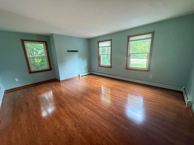 Building Photo - 158 Tina Dr