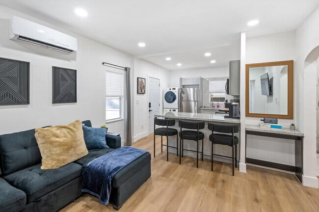 Building Photo - 310 NE 58th Terrace