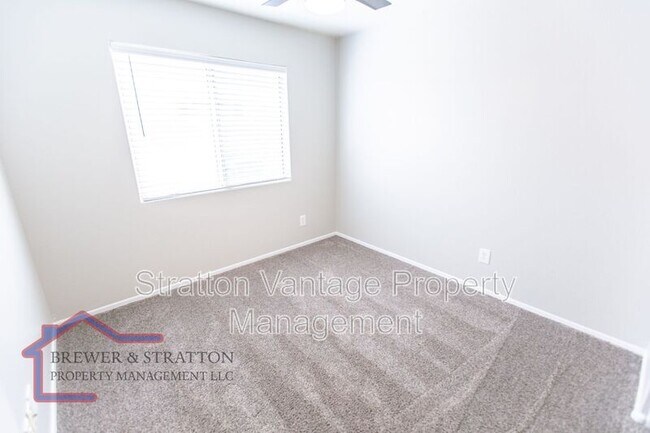 Building Photo - 10117 E Obispo Ave