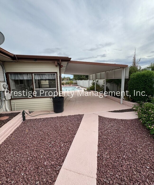 Building Photo - This 3/2 East Side Home Has It All AND more!