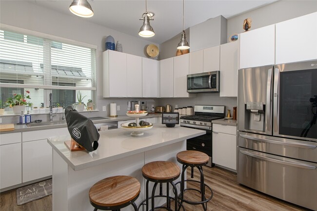 Building Photo - 1274 N Post Oak Rd