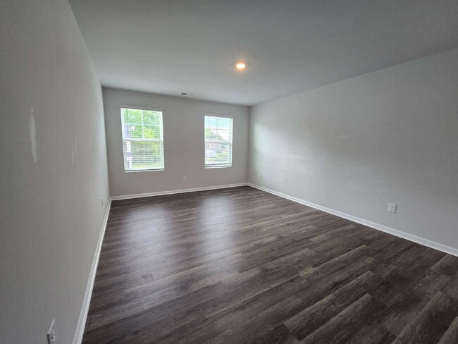 Building Photo - 517 Sandy Holw Dr