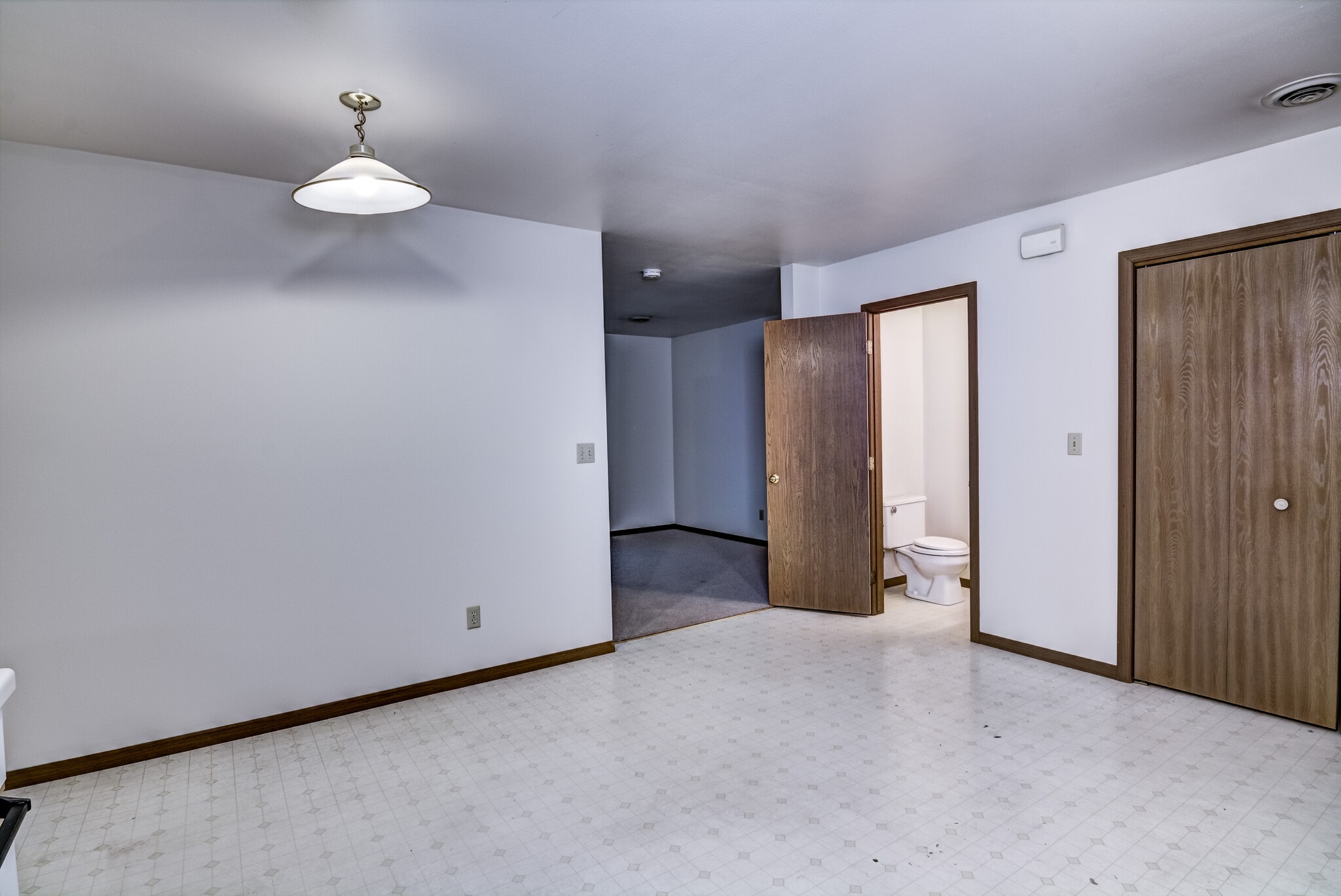 Building Photo - 1050 W Hamilton Ave