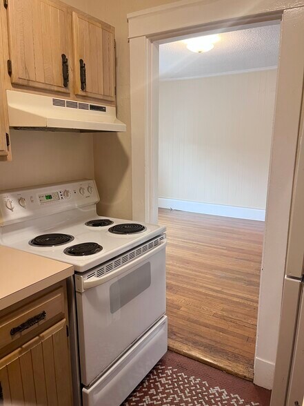 Building Photo - 144 Van Zandt Ave